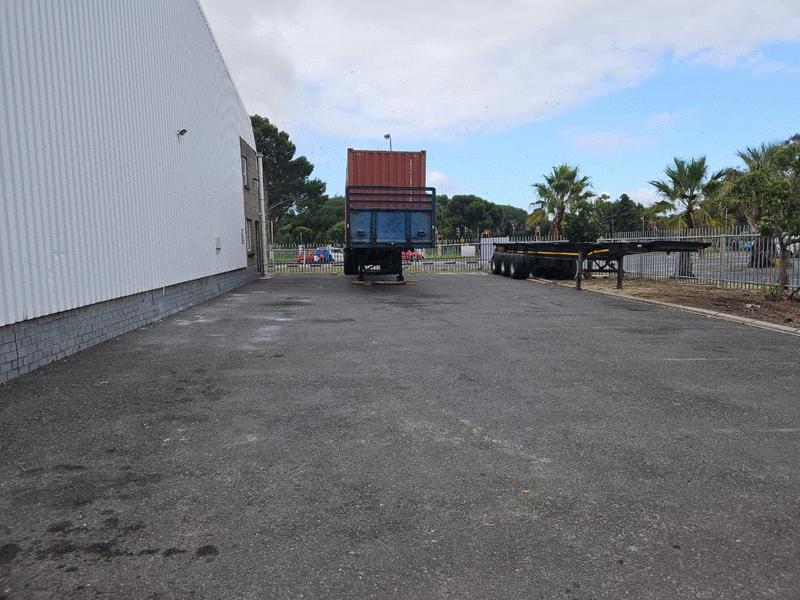 To Let commercial Property for Rent in Maitland Western Cape